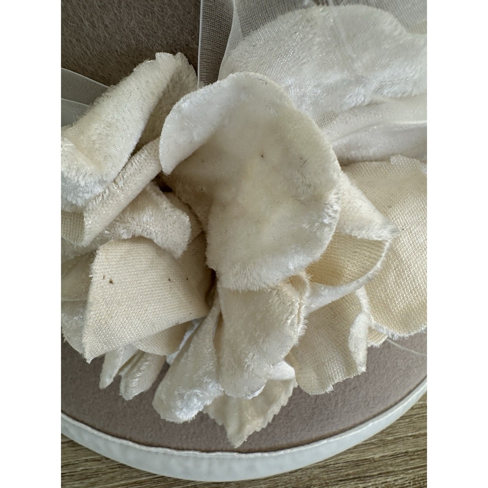 Jennifer Cirelli Millinery Felt Hat Beige Floral Bridal Tea Party Church Derby - Picture 4 of 6